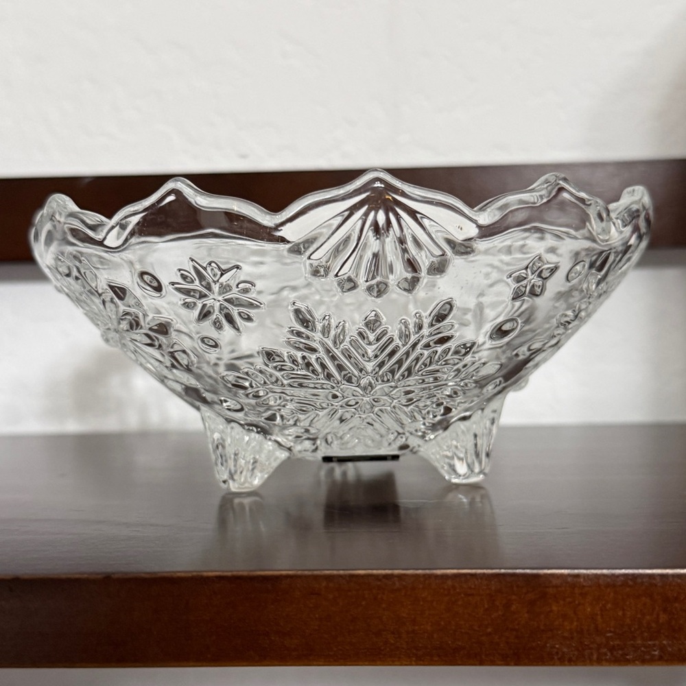 MIKASA Snowflake Crystal Holiday Footed Bowl  NWT